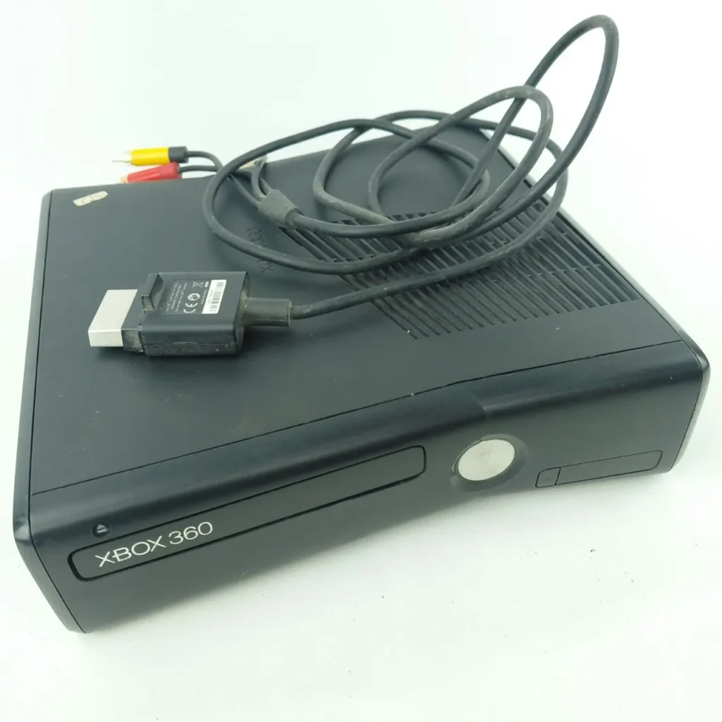 Consola Xbox 360 negra usada con cable AV. by Remates Narvaja