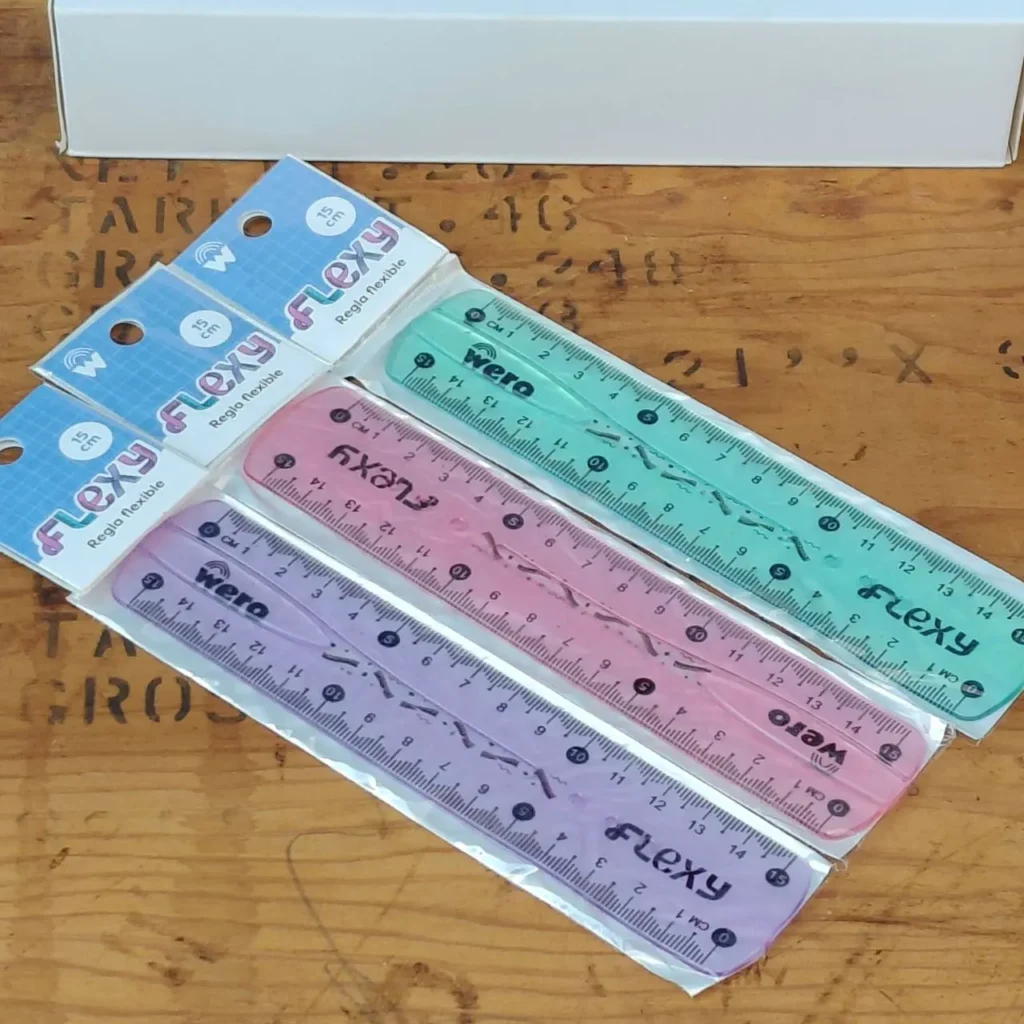 Tres reglas flexibles Flexy de 15 cm en colores verde, rosa y morado. by Remates Narvaja