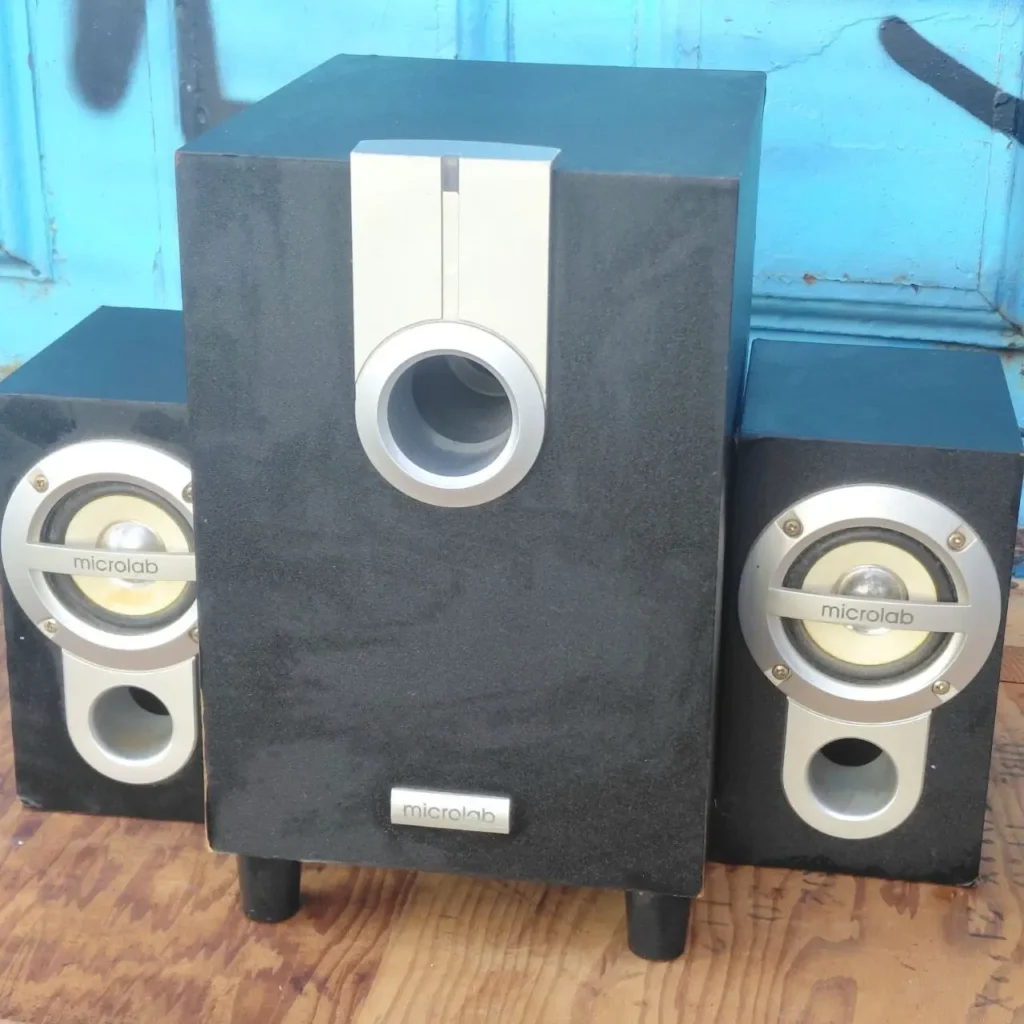 Sistema de altavoces Microlab 2.1 negro. by Remates Narvaja