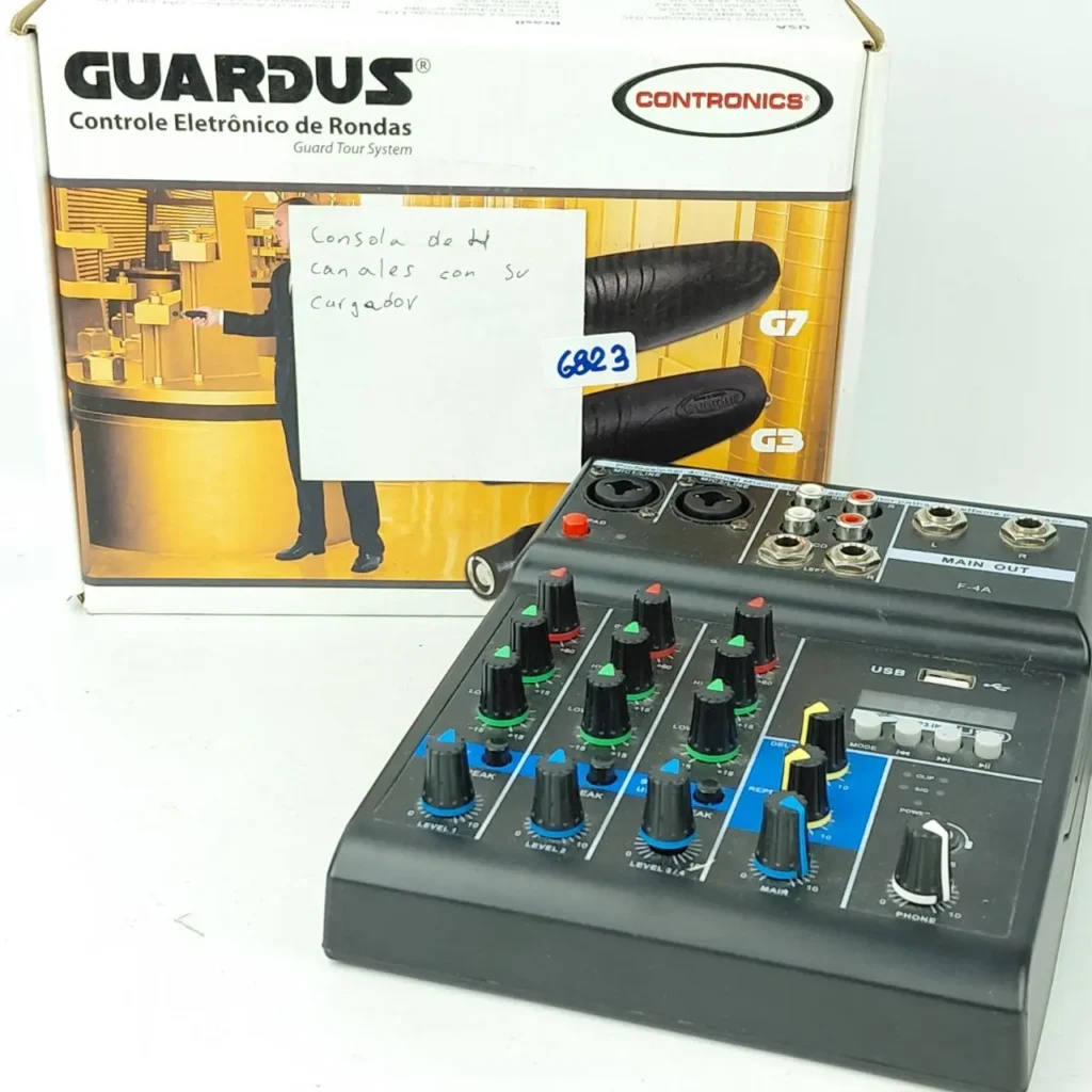 Mezclador de audio compacto negro F-4A de 4 canales con USB. by Remates Narvaja