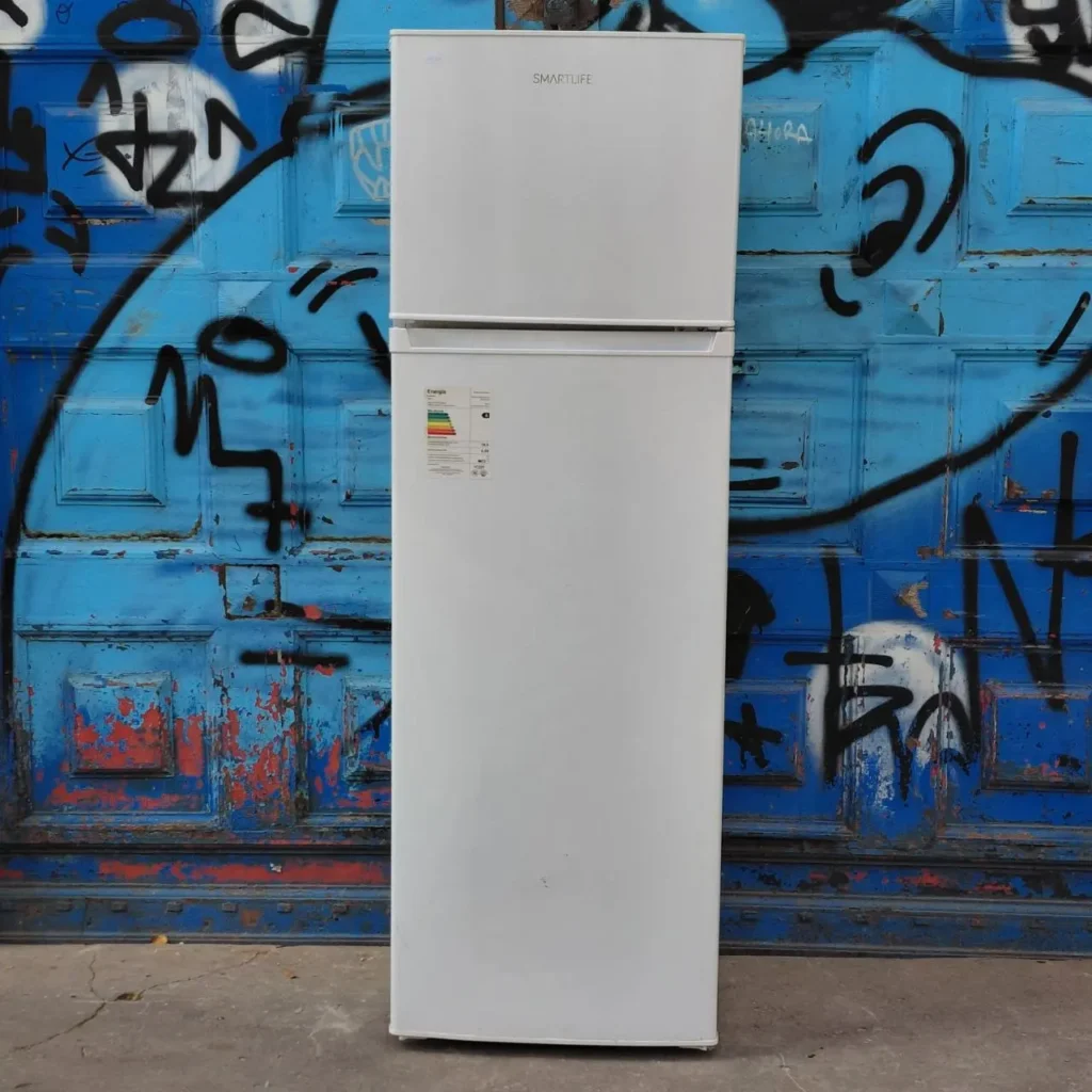 Refrigerador Smartlife blanco con congelador superior. by Remates Narvaja