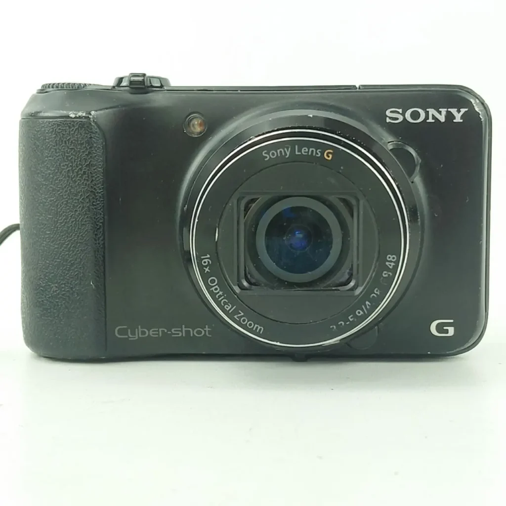 Cámara digital Sony Cyber-shot negra con lente G y zoom óptico 16x. by Remates Narvaja