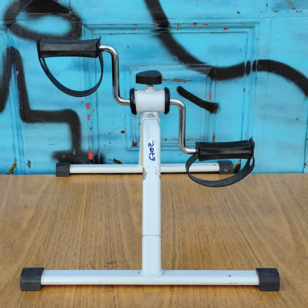 Pedal exerciser blanco compacto para brazos y piernas. by Remates Narvaja