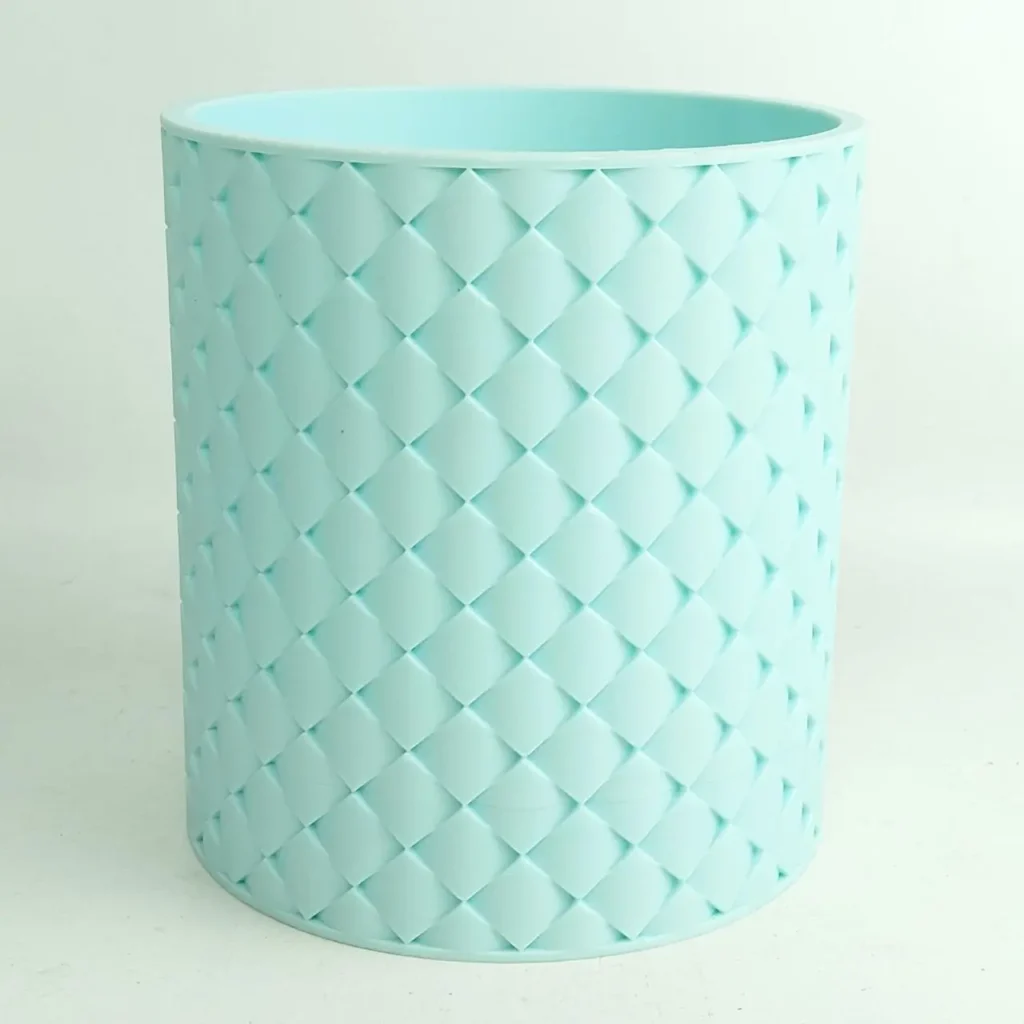 Bote azul turquesa con patrón de rombos en relieve. by Remates Narvaja