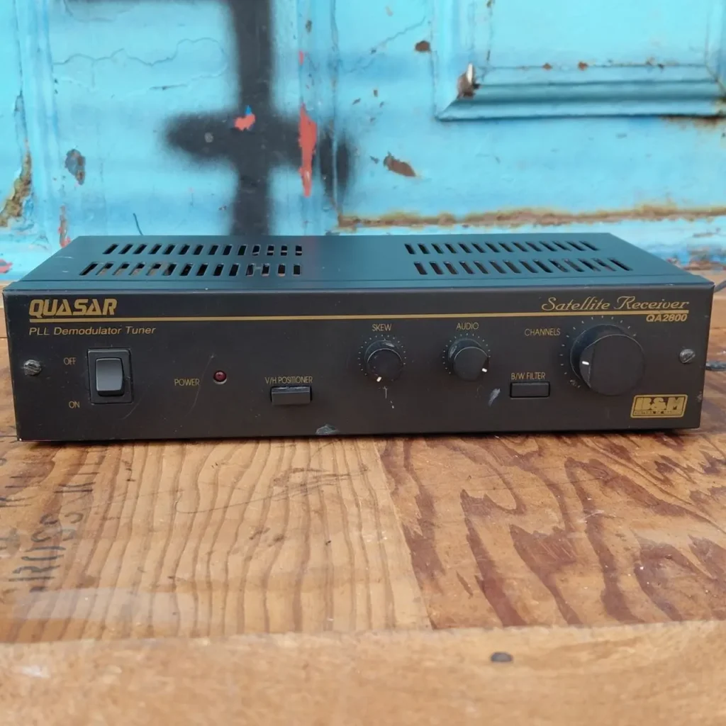 Receptor de satélite Quasar QA2800 PLL Demodulator Tuner negro. by Remates Narvaja