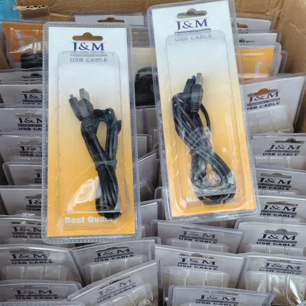 Lote de cables USB J&M para celulares empaquetados. by Remates Narvaja
