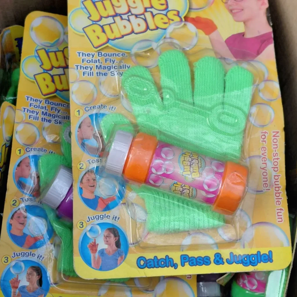 Juggle Bubbles toy con guante verde y solución de burbujas para atrapar y hacer malabares. by Remates Narvaja