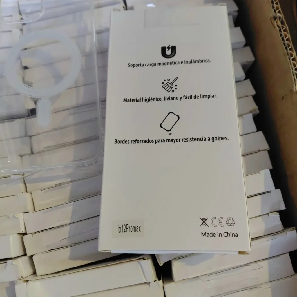 Caja de embalaje de una funda transparente para iPhone 12 Pro Max con anillo magnético, detallando características como carga magnética e inalámb by Remates Narvaja