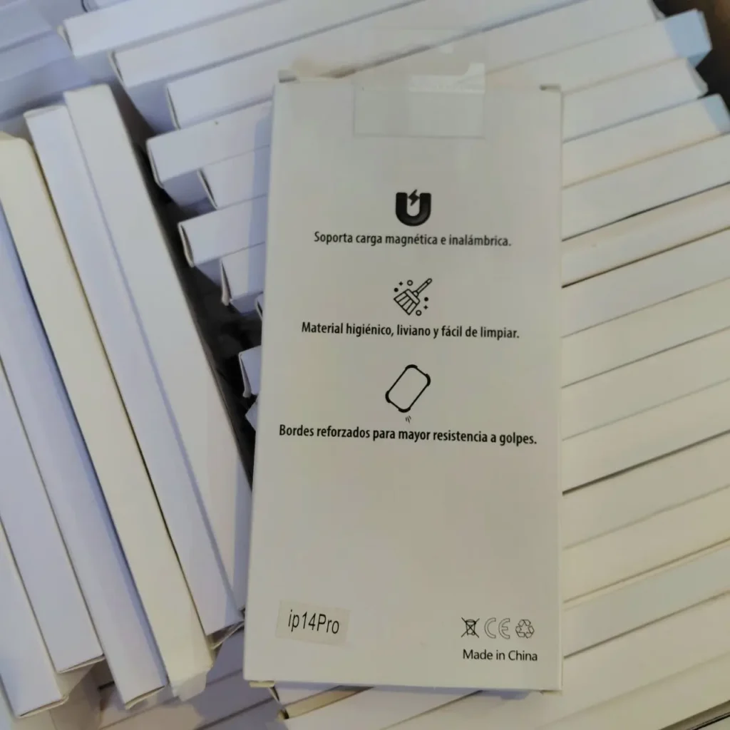 Caja de producto para iPhone 14 Pro con características de carga magnética, material higiénico y bordes reforzados." by Remates Narvaja