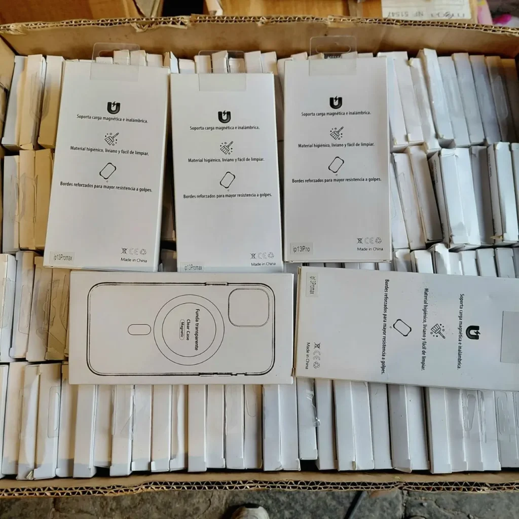 Cajas de fundas magnéticas y transparentes para iPhone 13 Pro y 13 Pro Max. by Remates Narvaja