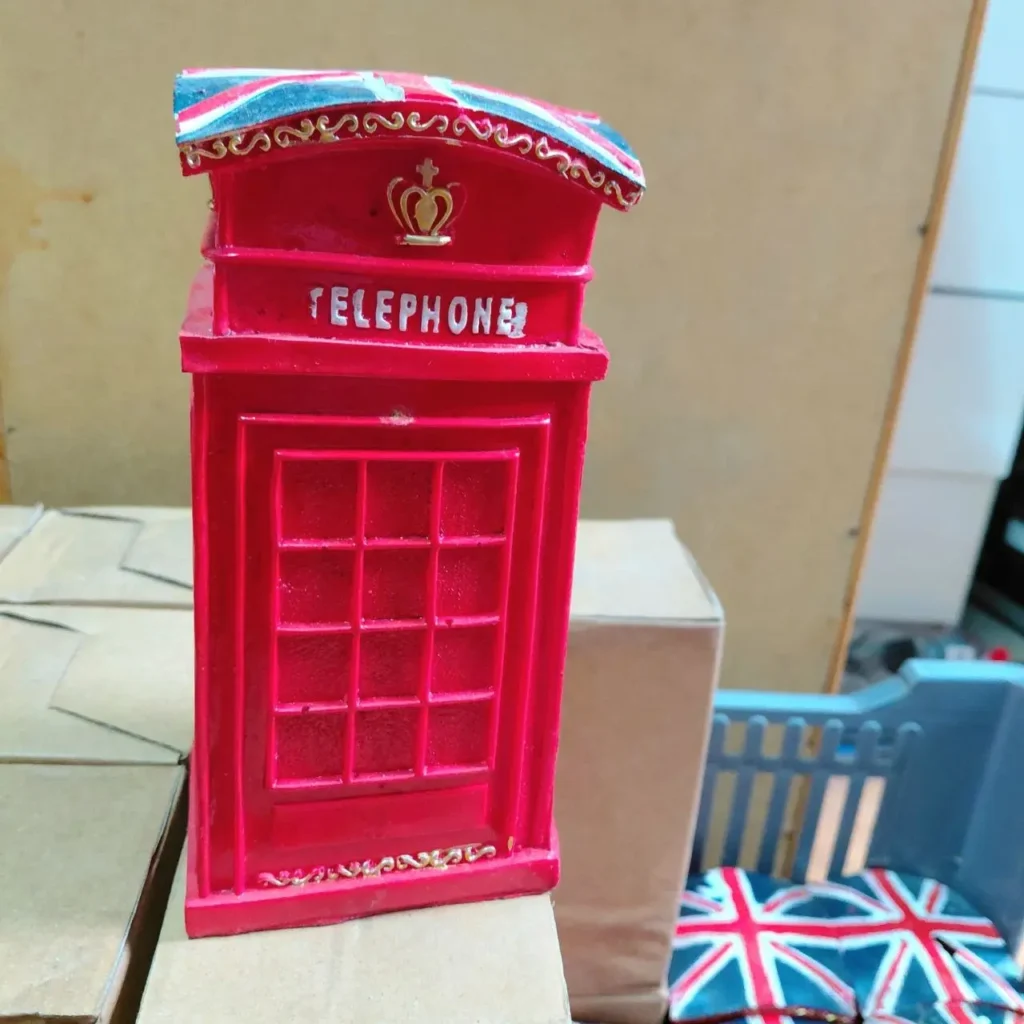 Miniatura de cabina telefónica roja de Londres con diseño Union Jack." by Remates Narvaja