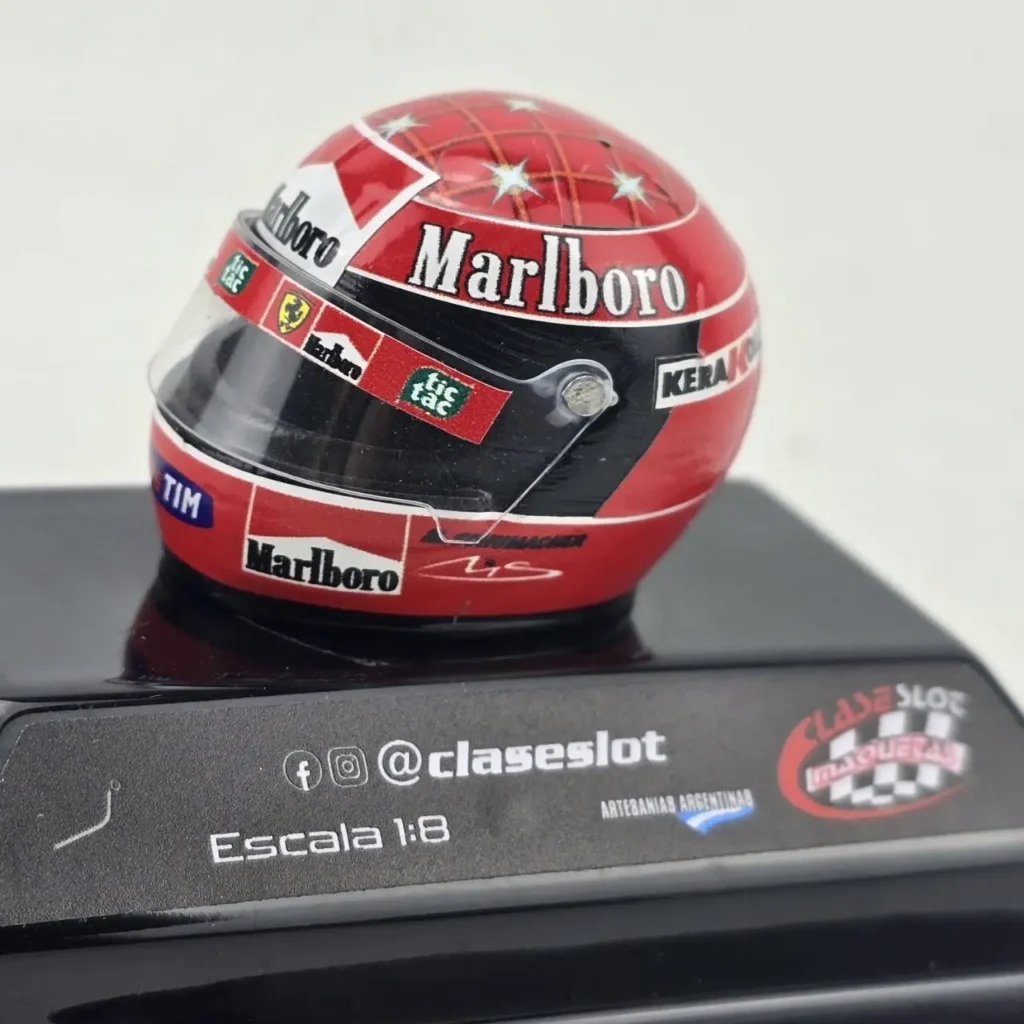 Casco miniatura F1 Michael Schumacher Marlboro escala 1:8. by Remates Narvaja