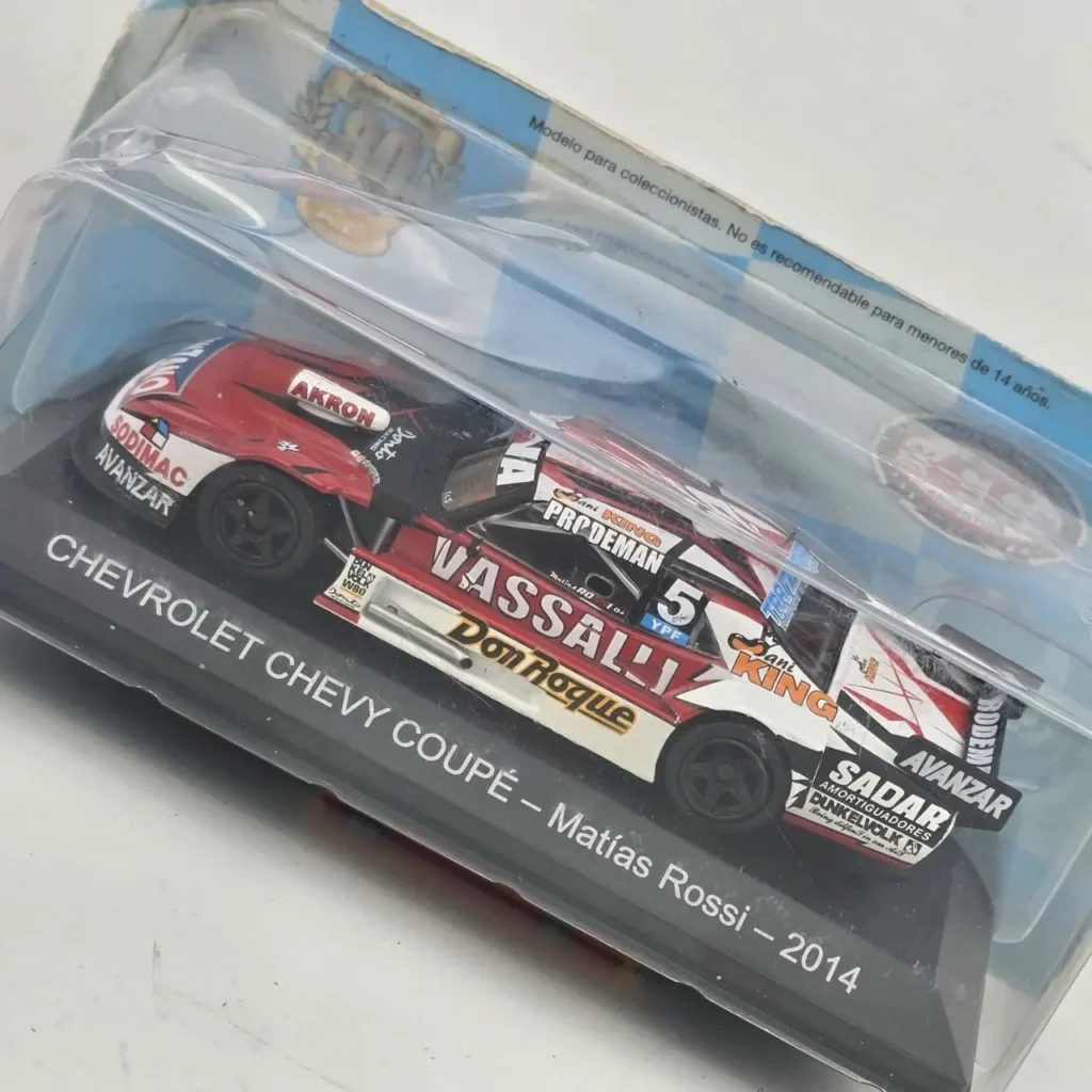 Modelo a escala Chevrolet Chevy Coupé Matías Rossi 2014 en su empaque. by Remates Narvaja