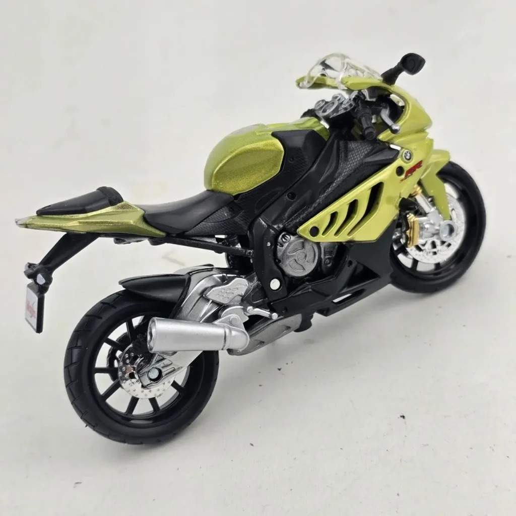 Modelo de motocicleta BMW S 1000 RR verde metálico. by Remates Narvaja