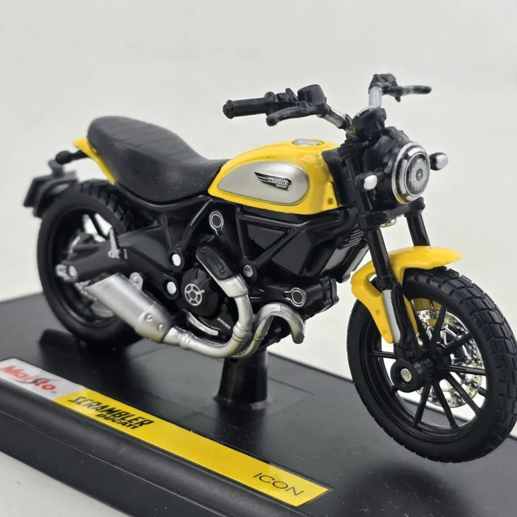 Maisto Ducati Scrambler Icon modelo a escala amarillo y negro. by Remates Narvaja