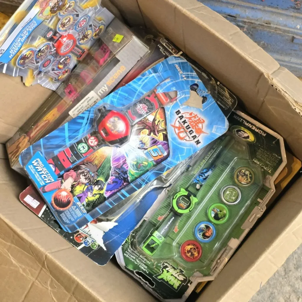 Caja de juguetes nuevos Bakugan y Max Steel. by Remates Narvaja