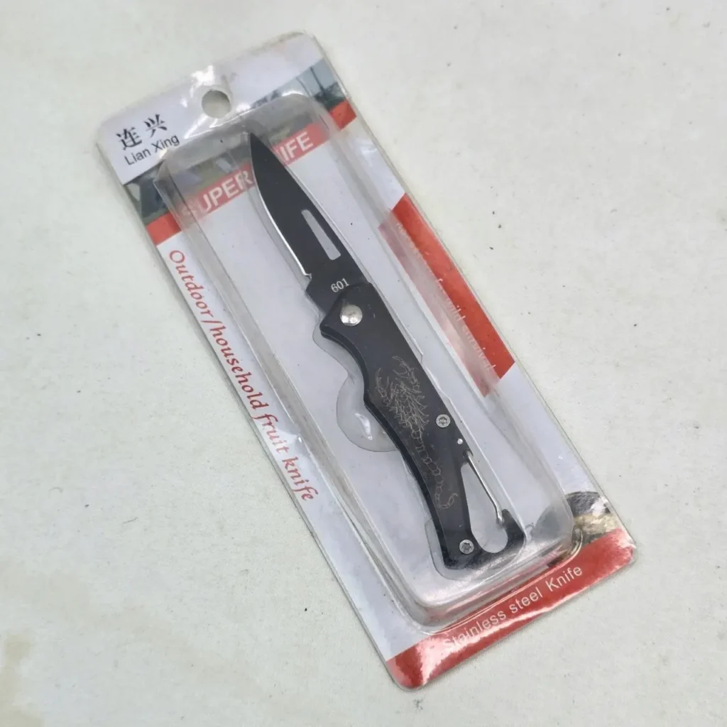 Cuchillo plegable negro Lian Xing 601 de acero inoxidable para fruta y exteriores en blister. by Remates Narvaja