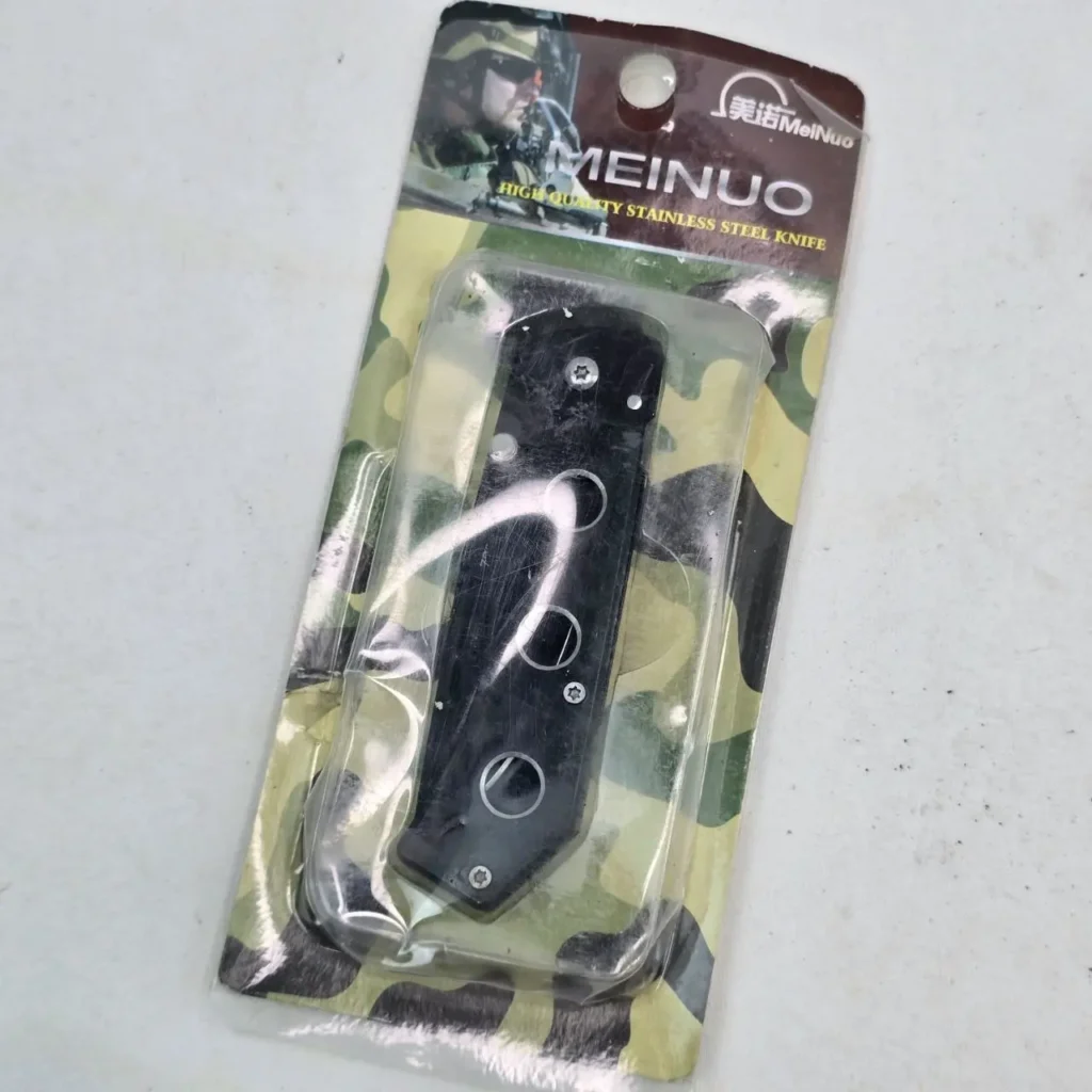 Cuchillo plegable de acero inoxidable Meinou en empaque de camuflaje. by Remates Narvaja