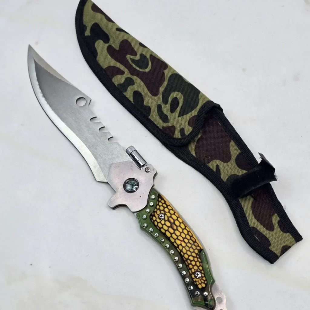 Cuchillo de supervivencia con brújula y funda de camuflaje. by Remates Narvaja