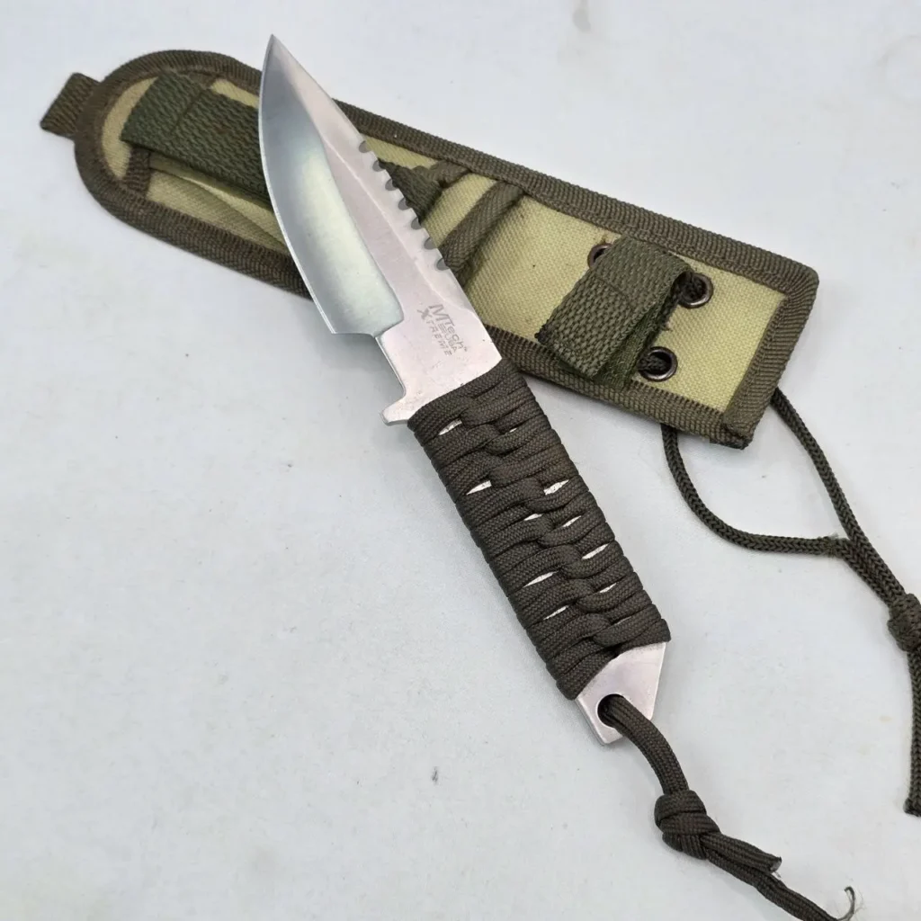 Cuchillo táctico MTech Xtreme de hoja fija con mango de paracord verde oliva y funda. by Remates Narvaja