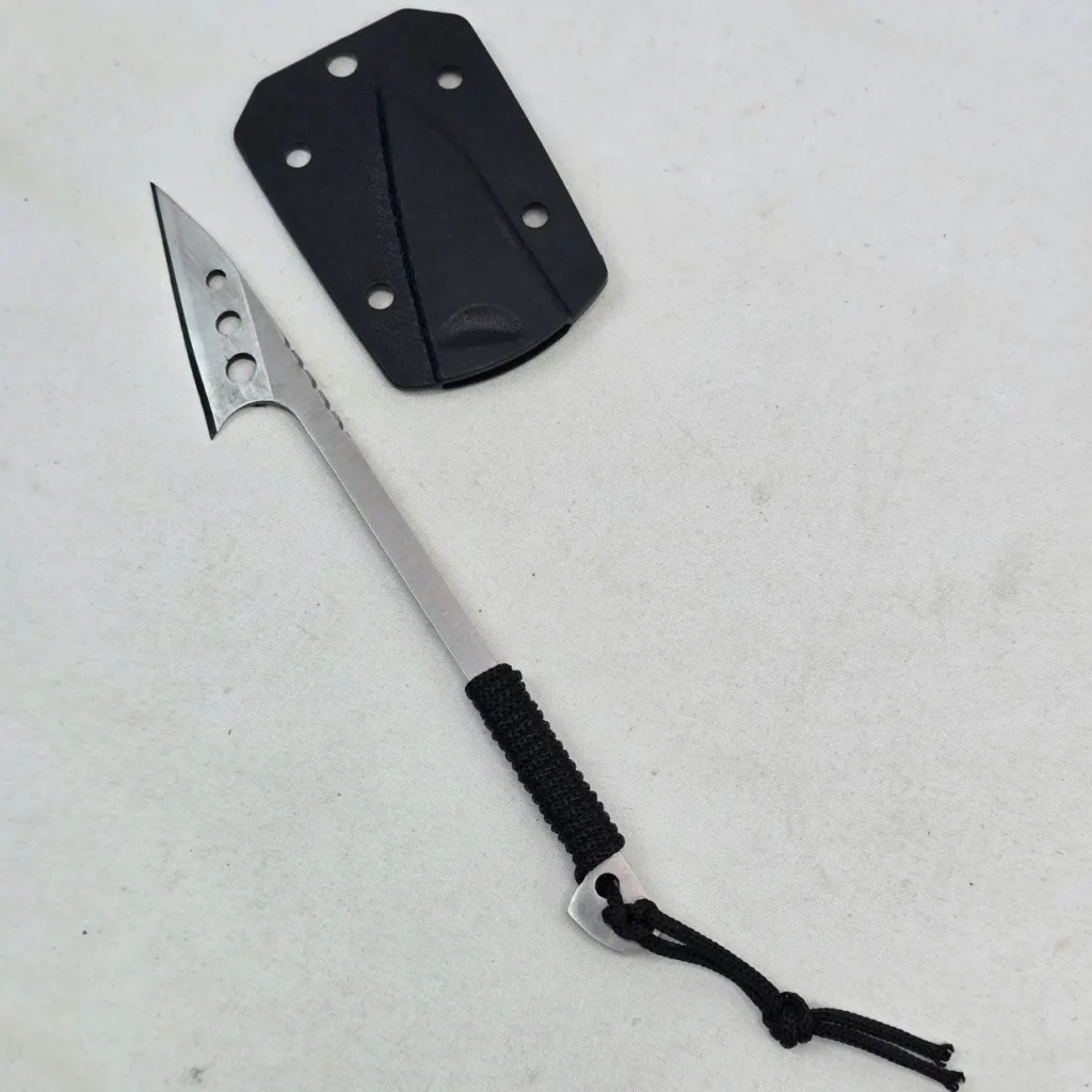 Cuchillo táctico de hoja fija con mango encordado y funda negra. by Remates Narvaja