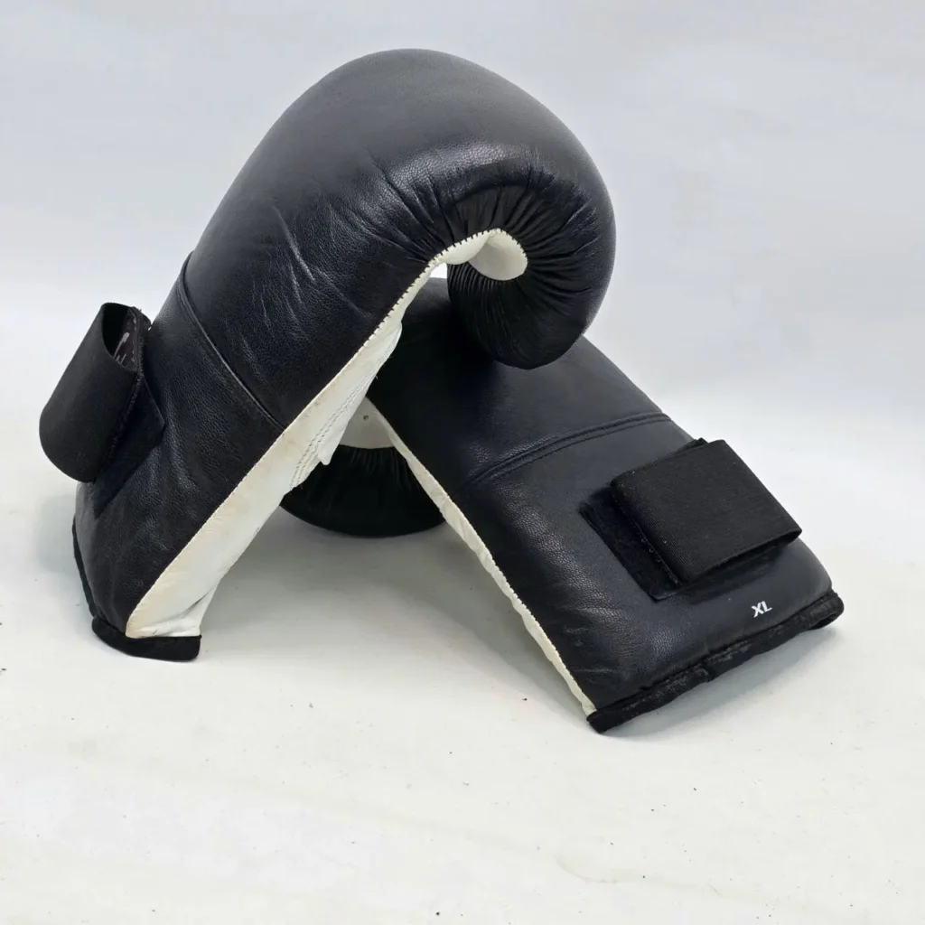 Guantes de artes marciales negros con velcro, talla XL. by Remates Narvaja