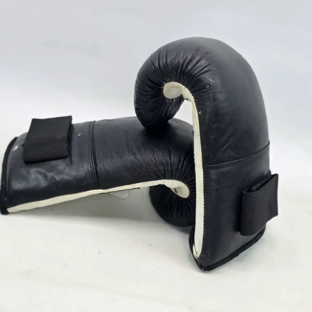 Par de guantes de boxeo negros. by Remates Narvaja