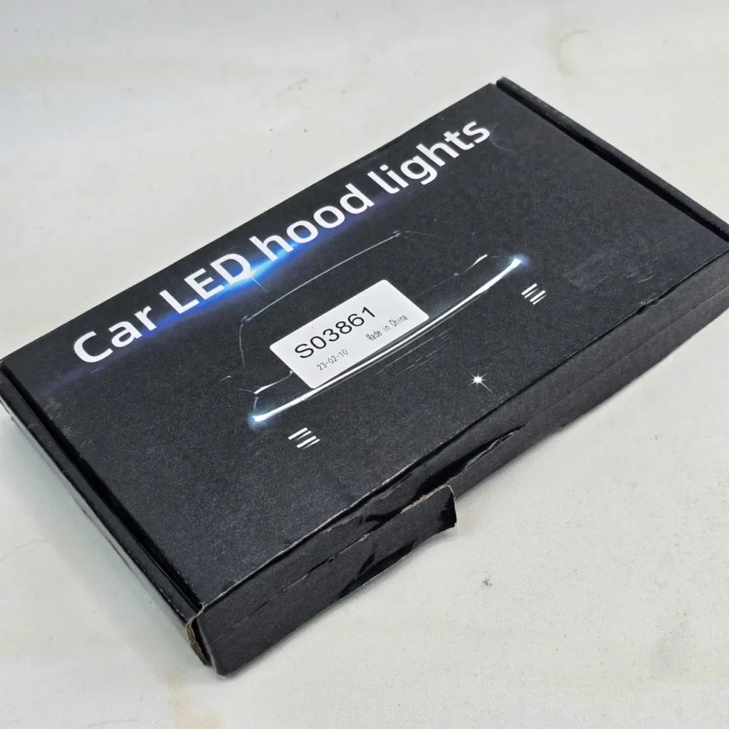 Caja de luces LED para capó de coche, modelo S03861. by Remates Narvaja