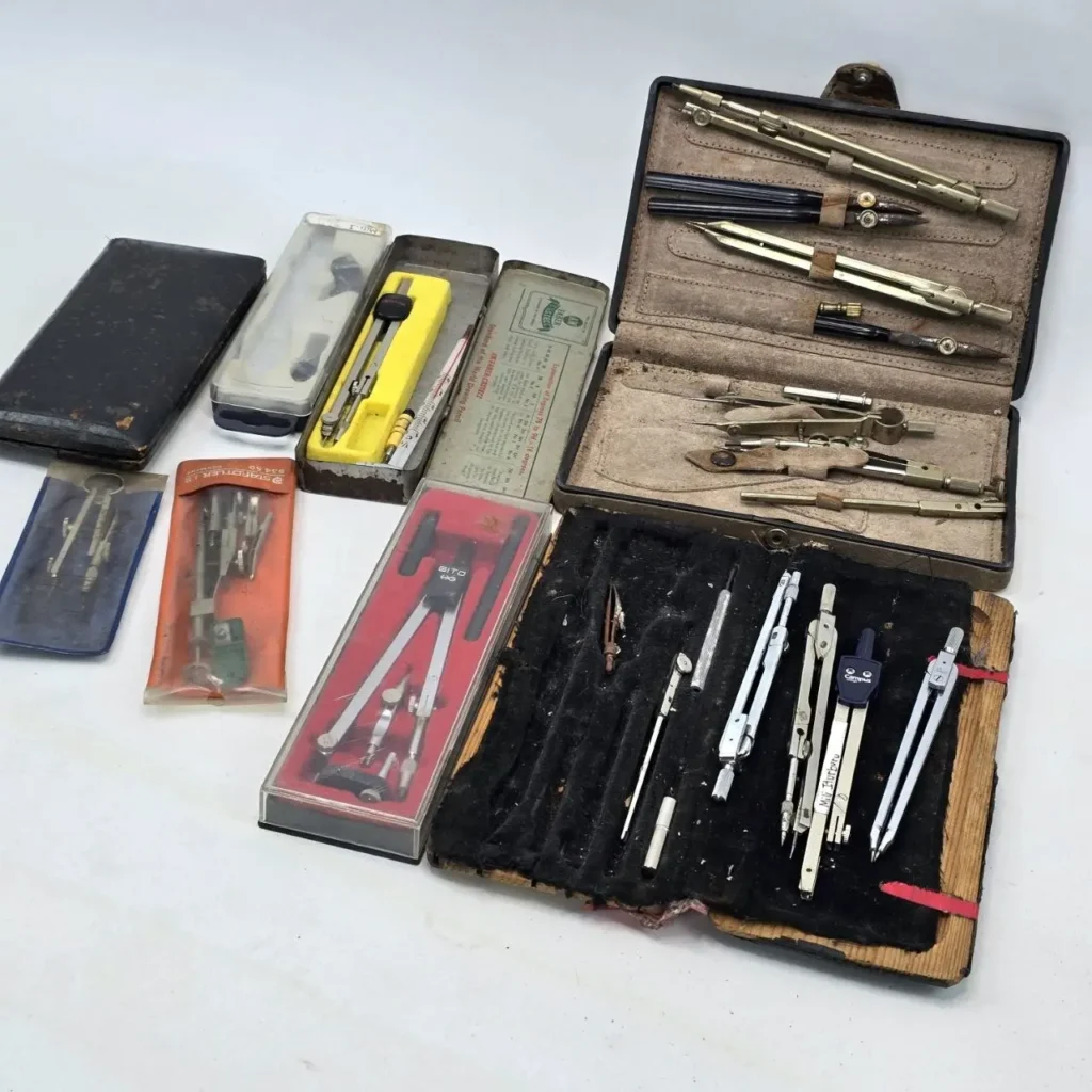 Surtido de compases y herramientas de dibujo técnico vintage. by Remates Narvaja