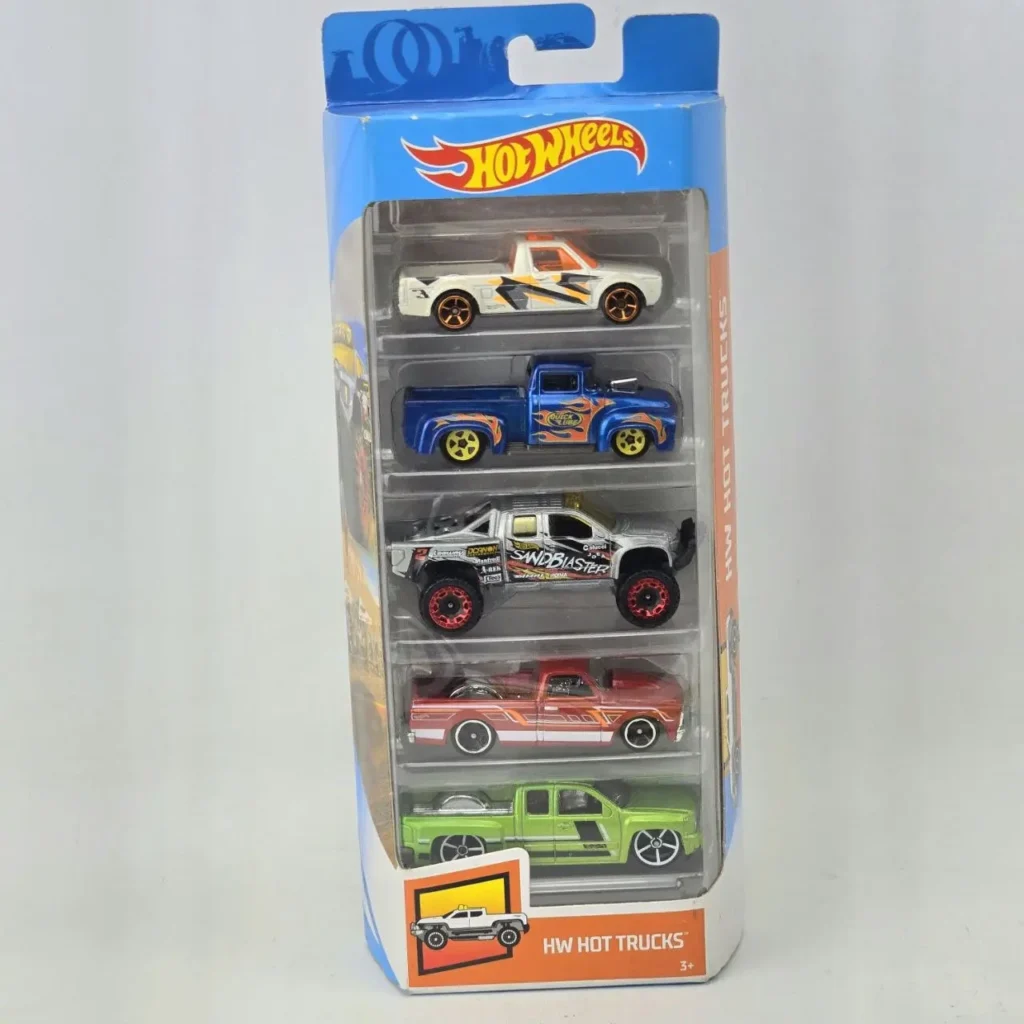 Hot Wheels HW Hot Trucks pack de 5 camiones de juguete. by Remates Narvaja