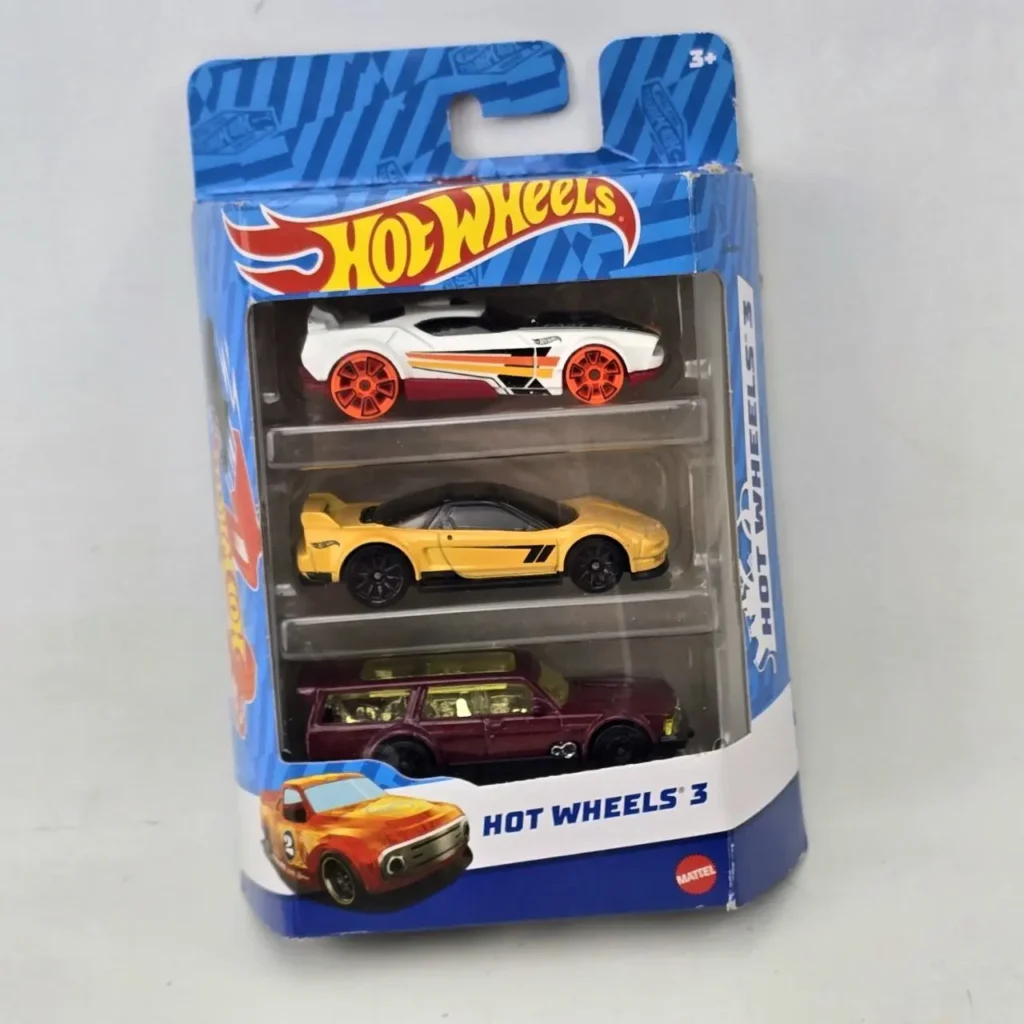Hot Wheels 3-pack con coches de juguete blancos, amarillos y granates. by Remates Narvaja