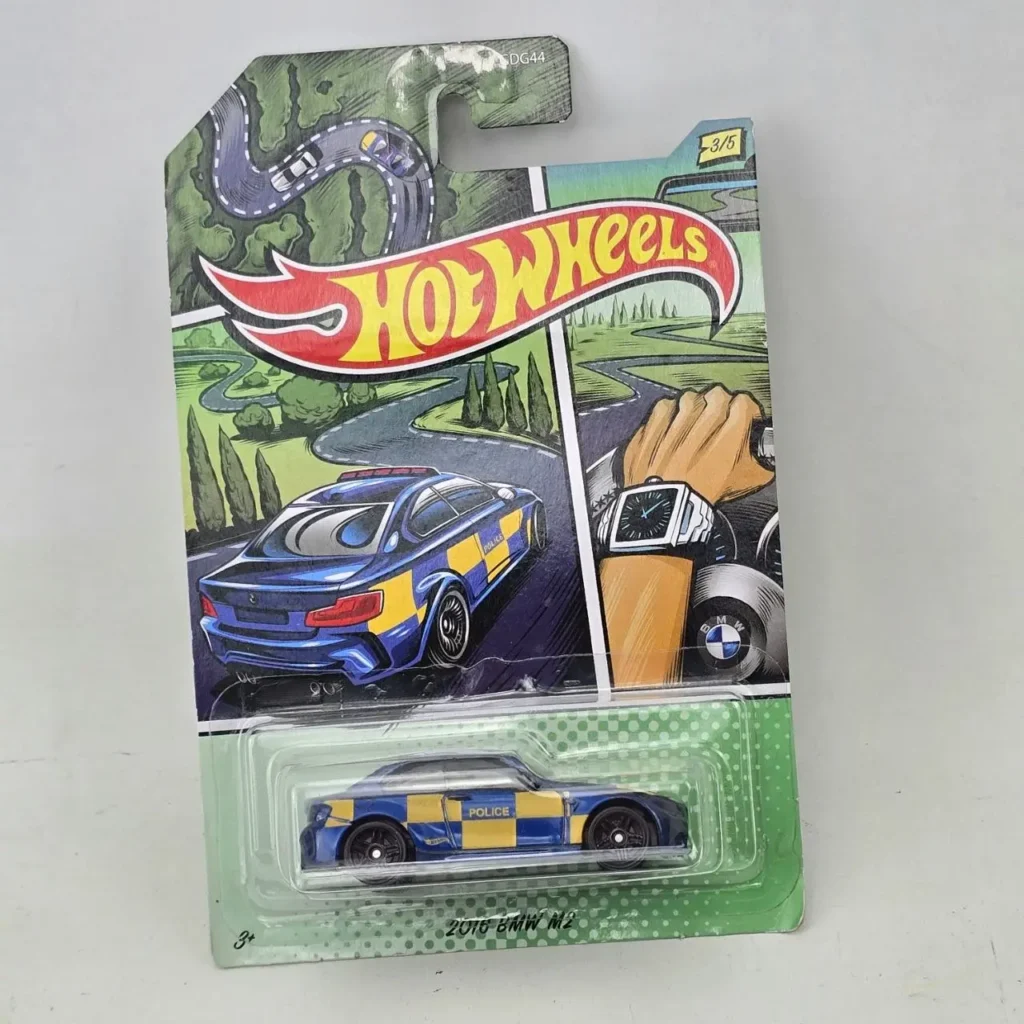 Hot Wheels 2016 BMW M2 coche de policía azul y amarillo en su empaque original. by Remates Narvaja