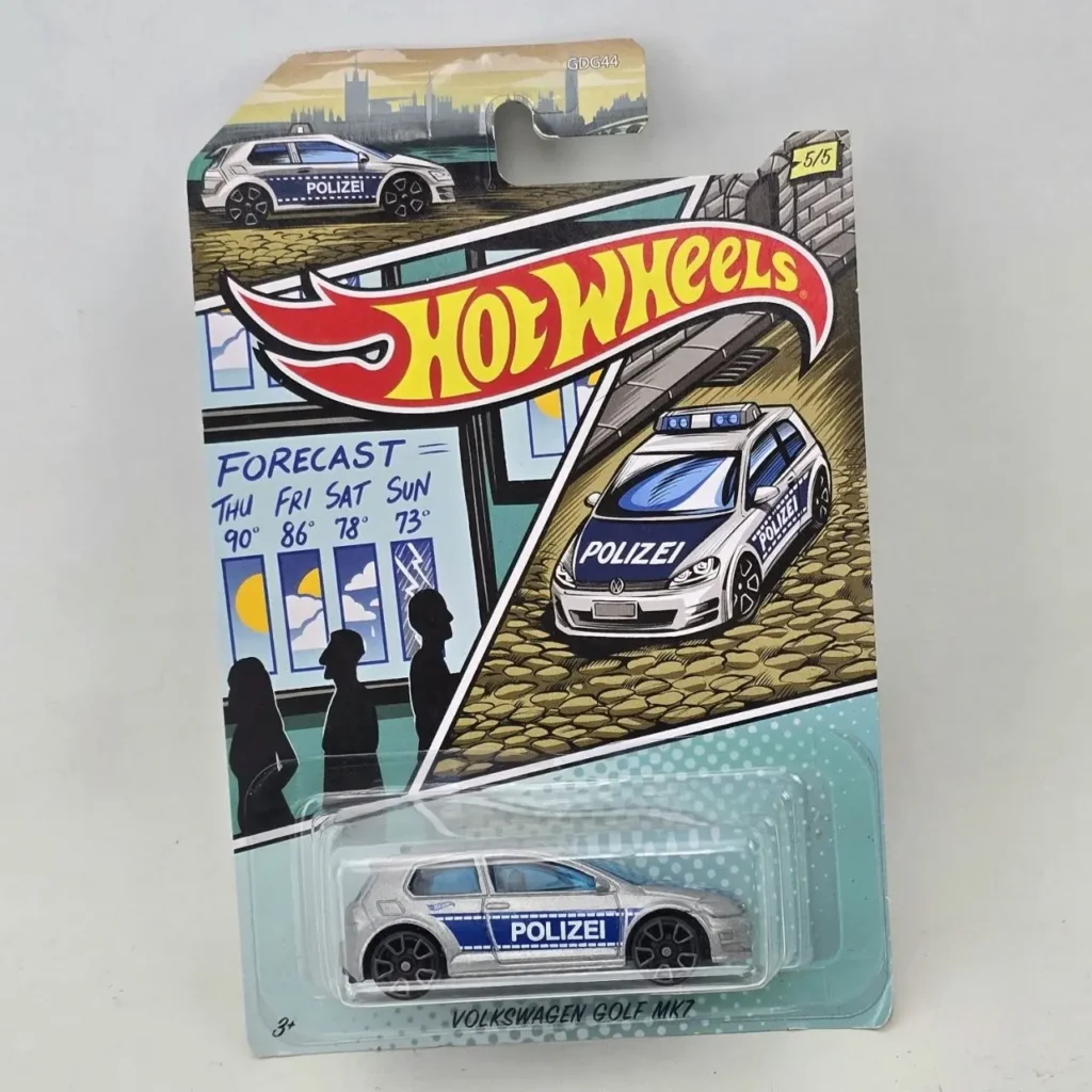 Hot Wheels Volkswagen Golf MK7 Polizei, coche de policía plateado y azul en su empaque original. by Remates Narvaja