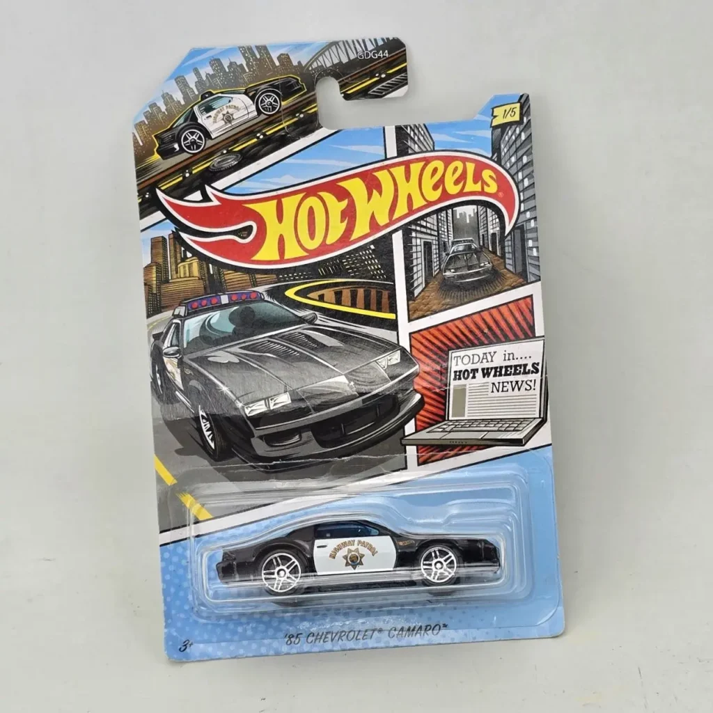 Hot Wheels '85 Chevrolet Camaro Highway Patrol, coche de policía blanco y negro en su empaque. by Remates Narvaja