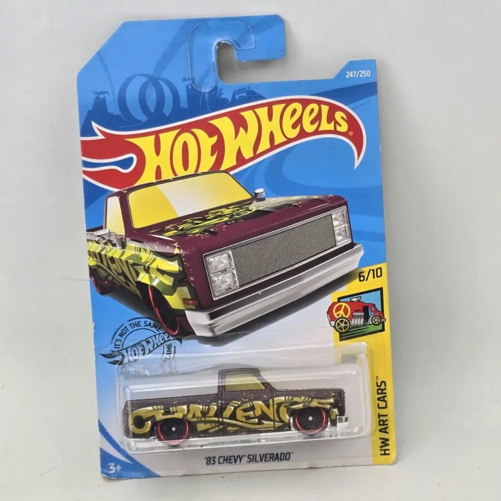 Hot Wheels '83 Chevy Silverado marrón con diseño de graffiti amarillo, nuevo en empaque, de la serie HW Art Cars. by Remates Narvaja