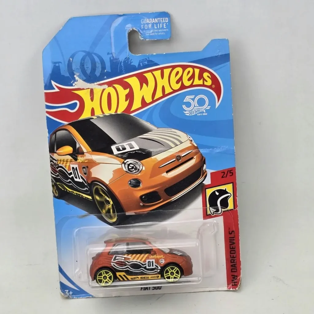 Hot Wheels 50th Anniversary Fiat 500 naranja con calcomanías de carreras y ruedas neón, de la serie HW Daredevils, nuevo en paquete. by Remates Narvaja