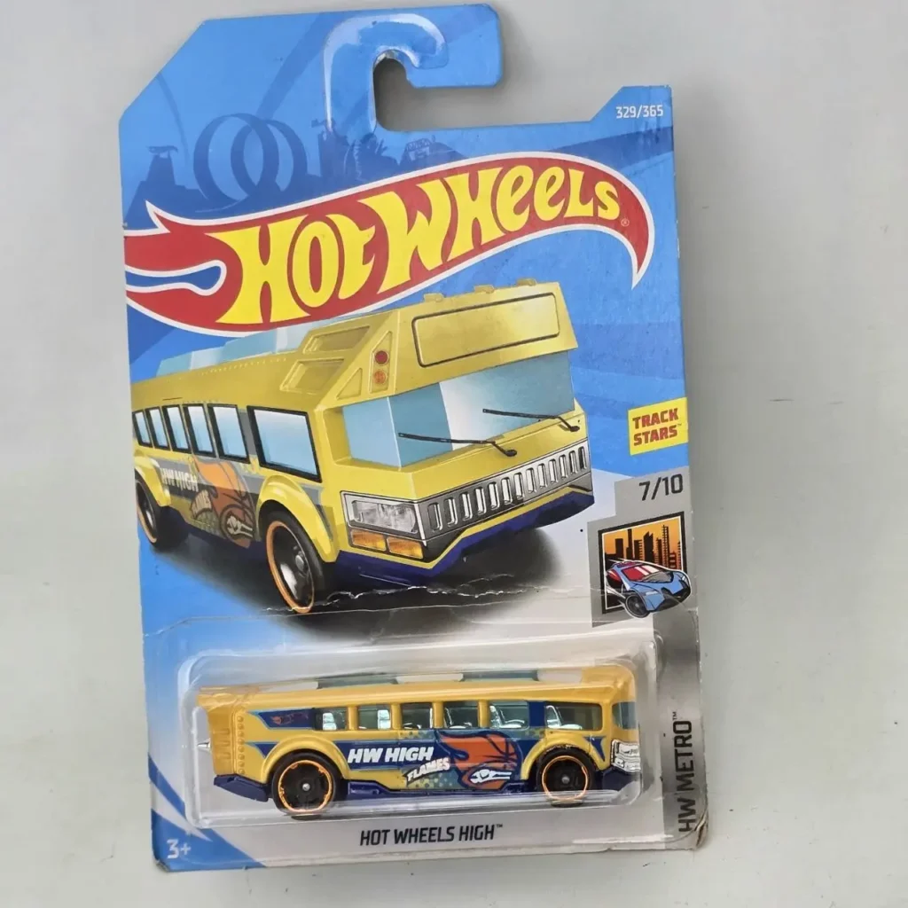 Hot Wheels autobús amarillo HW High en empaque con llamas. by Remates Narvaja