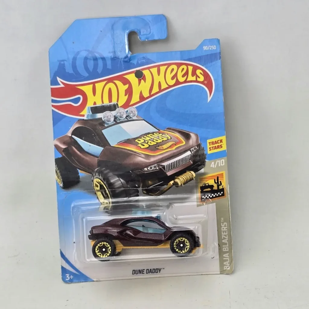 Hot Wheels Dune Daddy coche marrón oscuro con ruedas doradas en empaque original de la serie Baja Blazers." by Remates Narvaja