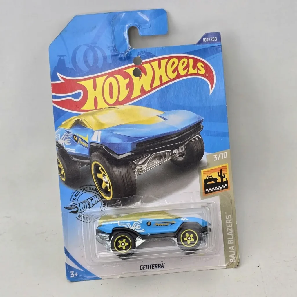 Coche Hot Wheels Geoterra azul y amarillo de la serie Baja Blazers en su empaque. by Remates Narvaja