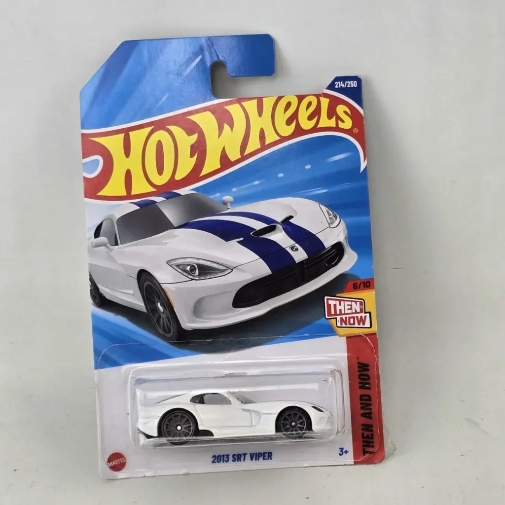 Hot Wheels 2013 SRT Viper blanco con rayas azules, serie Then and Now, en empaque. by Remates Narvaja