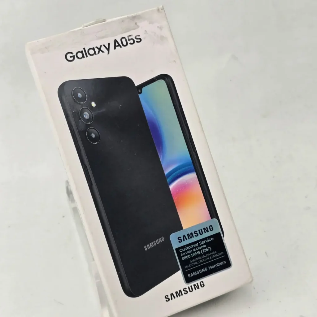 Caja de smartphone Samsung Galaxy A05s negro con triple cámara." by Remates Narvaja