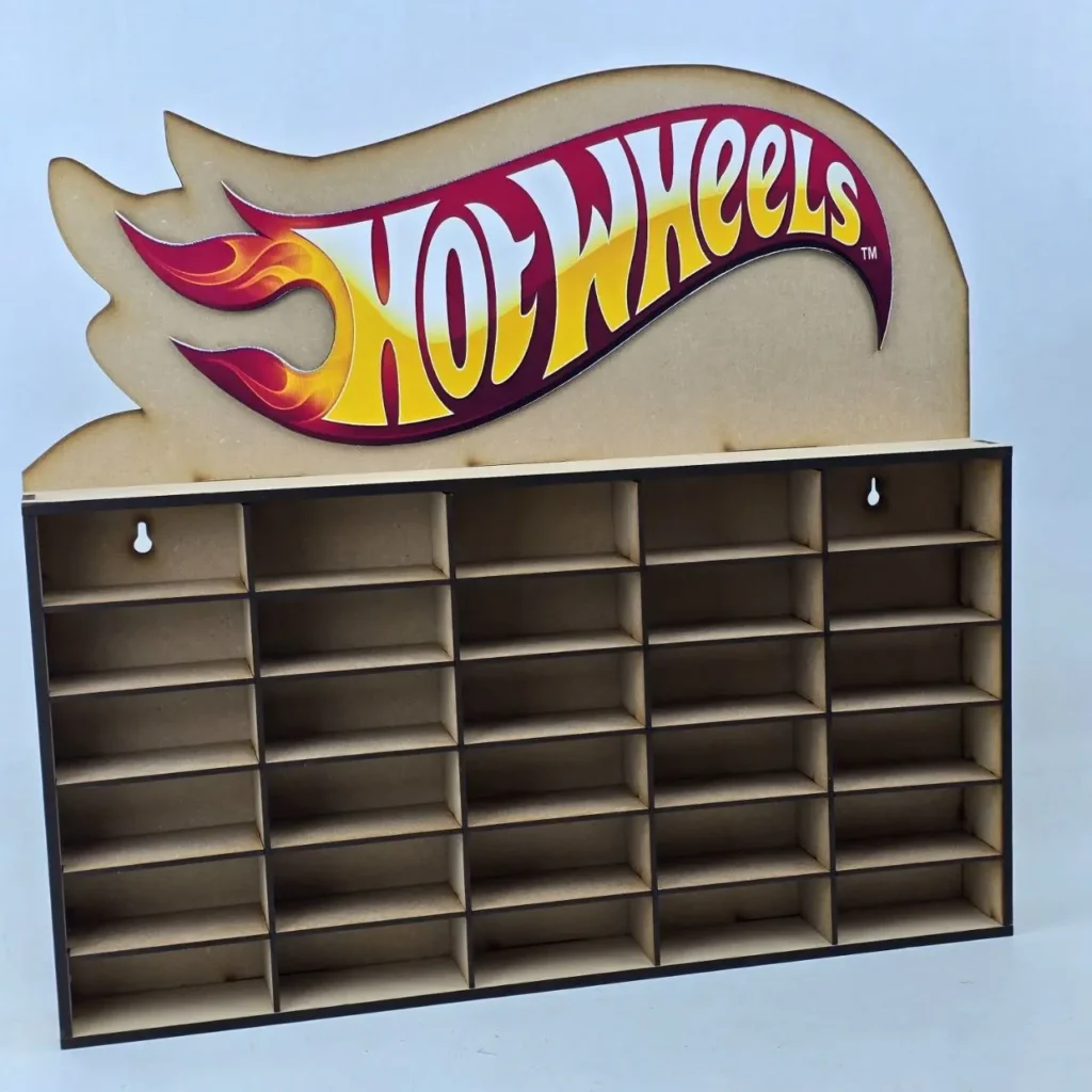 Expositor de Hot Wheels de madera con logo, organizador de 50 compartimentos para coches de juguete. by Remates Narvaja