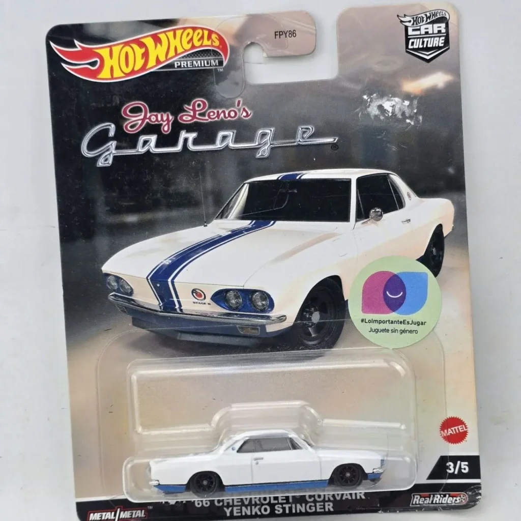 Hot Wheels Premium '66 Chevrolet Corvair Yenko Stinger de Jay Leno's Garage, blanco con franjas azules, en em by Remates Narvaja