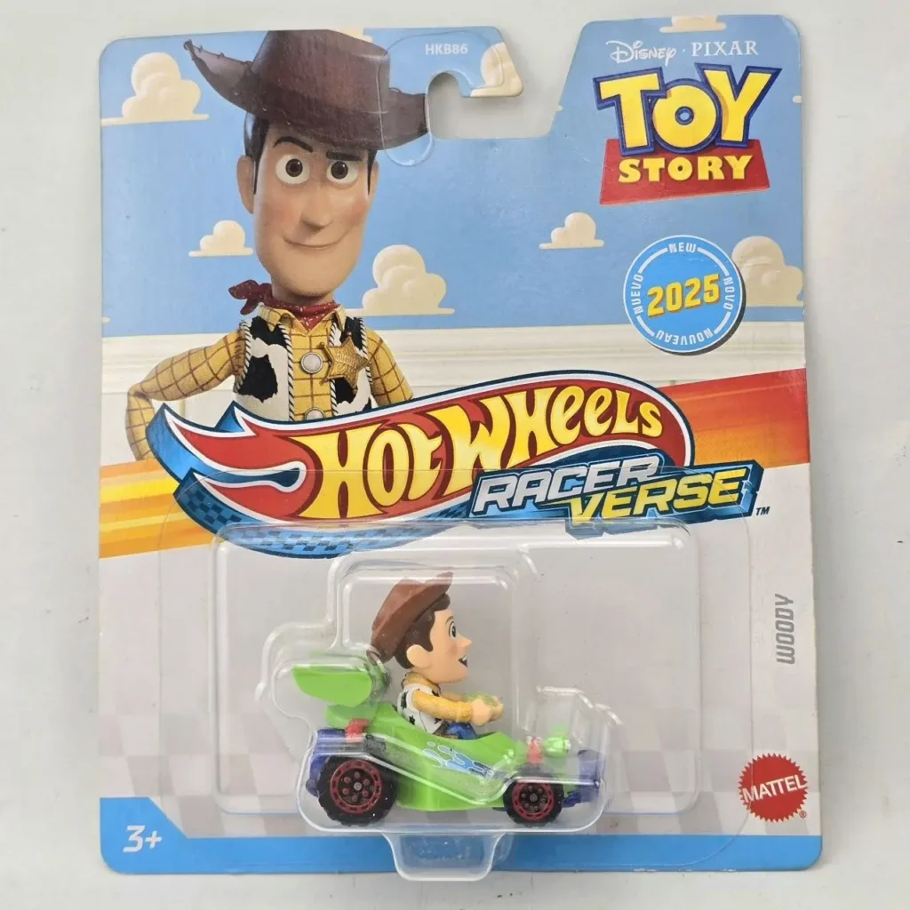 Hot Wheels RacerVerse Woody de Toy Story en coche verde, nuevo 2025, en empaque. by Remates Narvaja