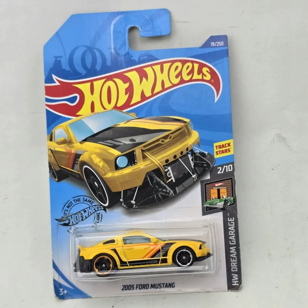 Hot Wheels 2005 Ford Mustang amarillo en blister, serie Track Stars. by Remates Narvaja