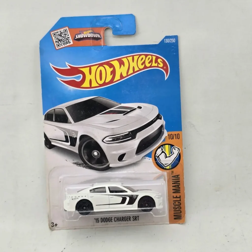Hot Wheels '15 Dodge Charger SRT blanco, serie Muscle Mania, en su empaque original." by Remates Narvaja