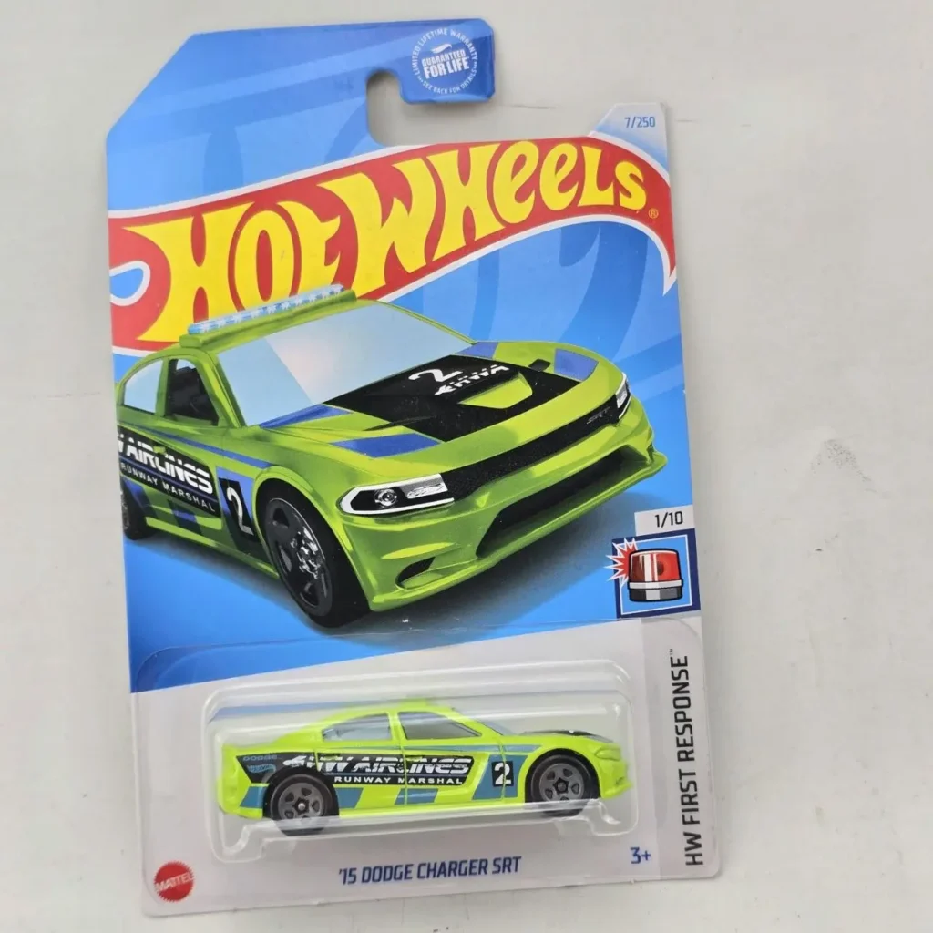 Hot Wheels '15 Dodge Charger SRT verde HW First Response en empaque. by Remates Narvaja