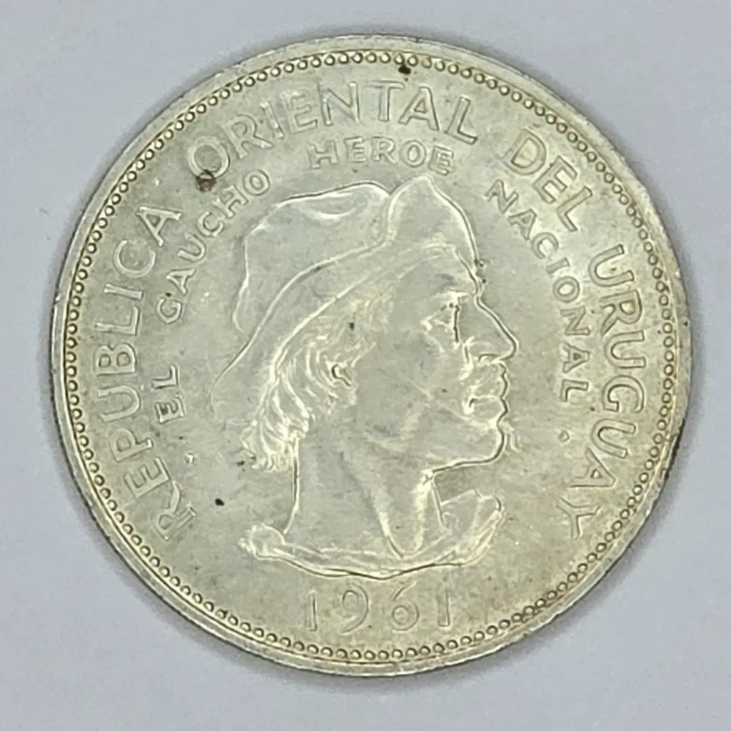 Moneda de Uruguay de 1961 con el Gaucho Héroe Nacional. by Remates Narvaja