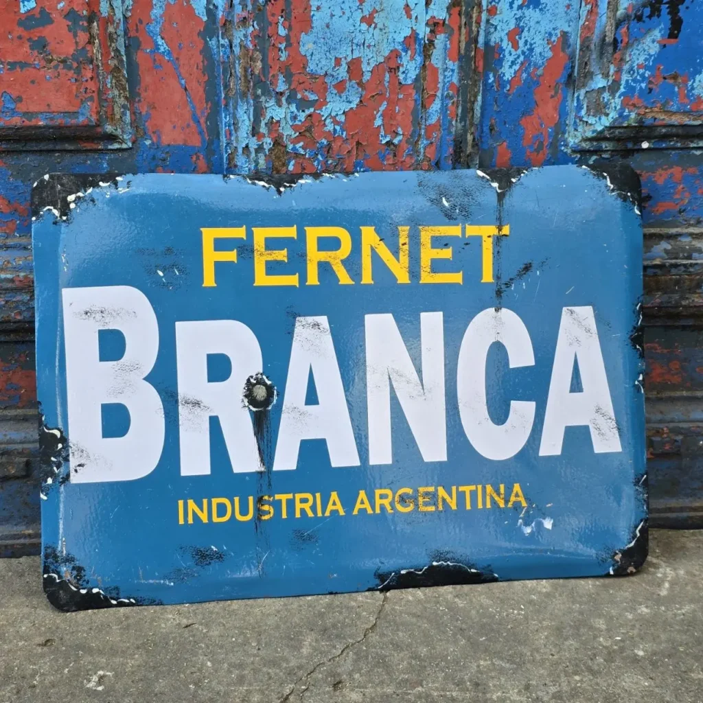Antiguo cartel de chapa azul de Fernet Branca con texto "Industria Argentina". by Remates Narvaja