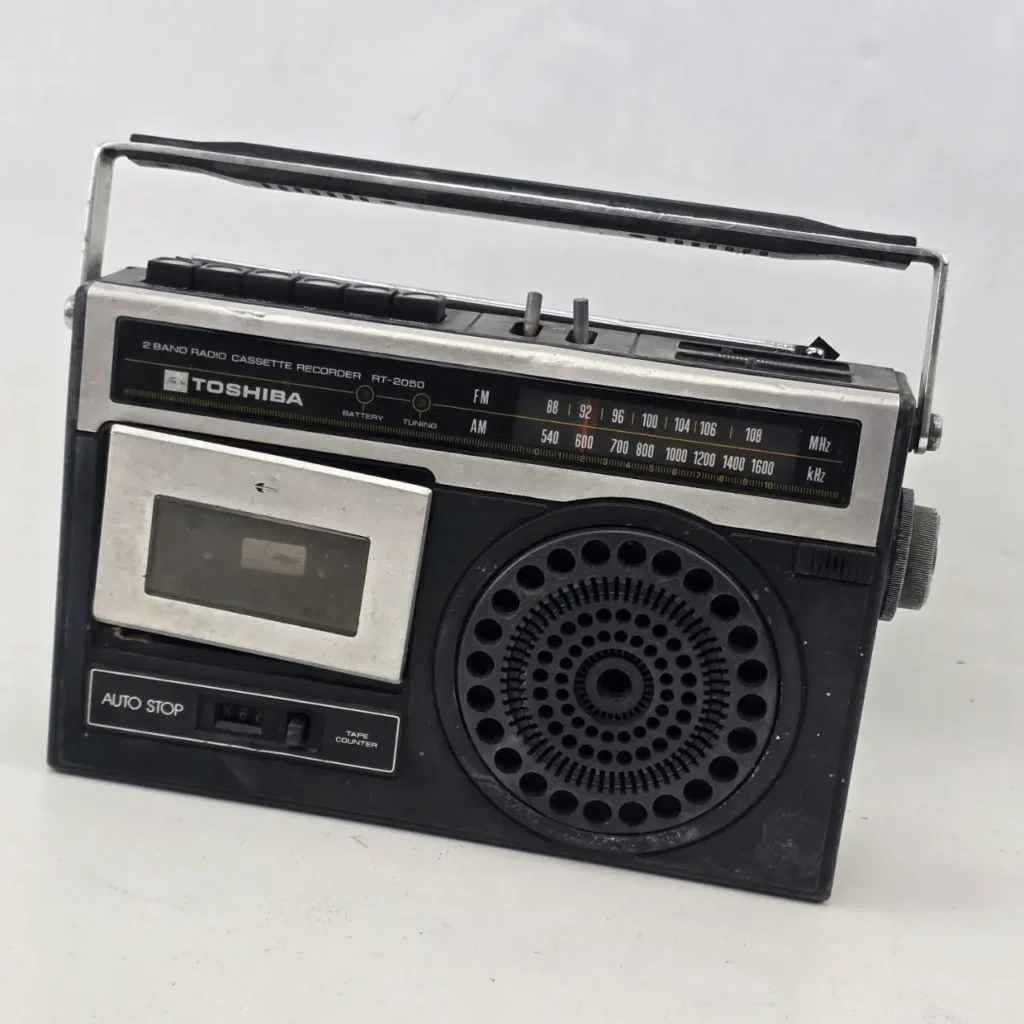 Radio cassette grabadora Toshiba RT-2050 vintage. by Remates Narvaja